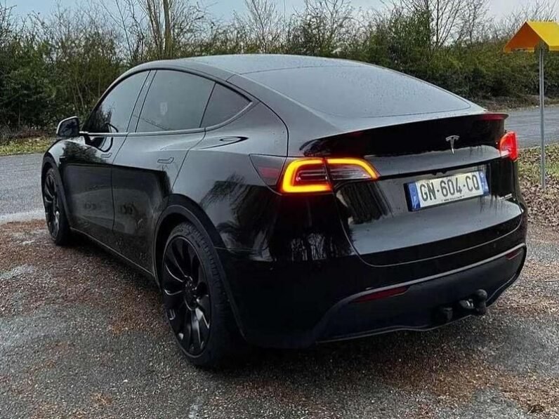 Model Y 2023 76500  518